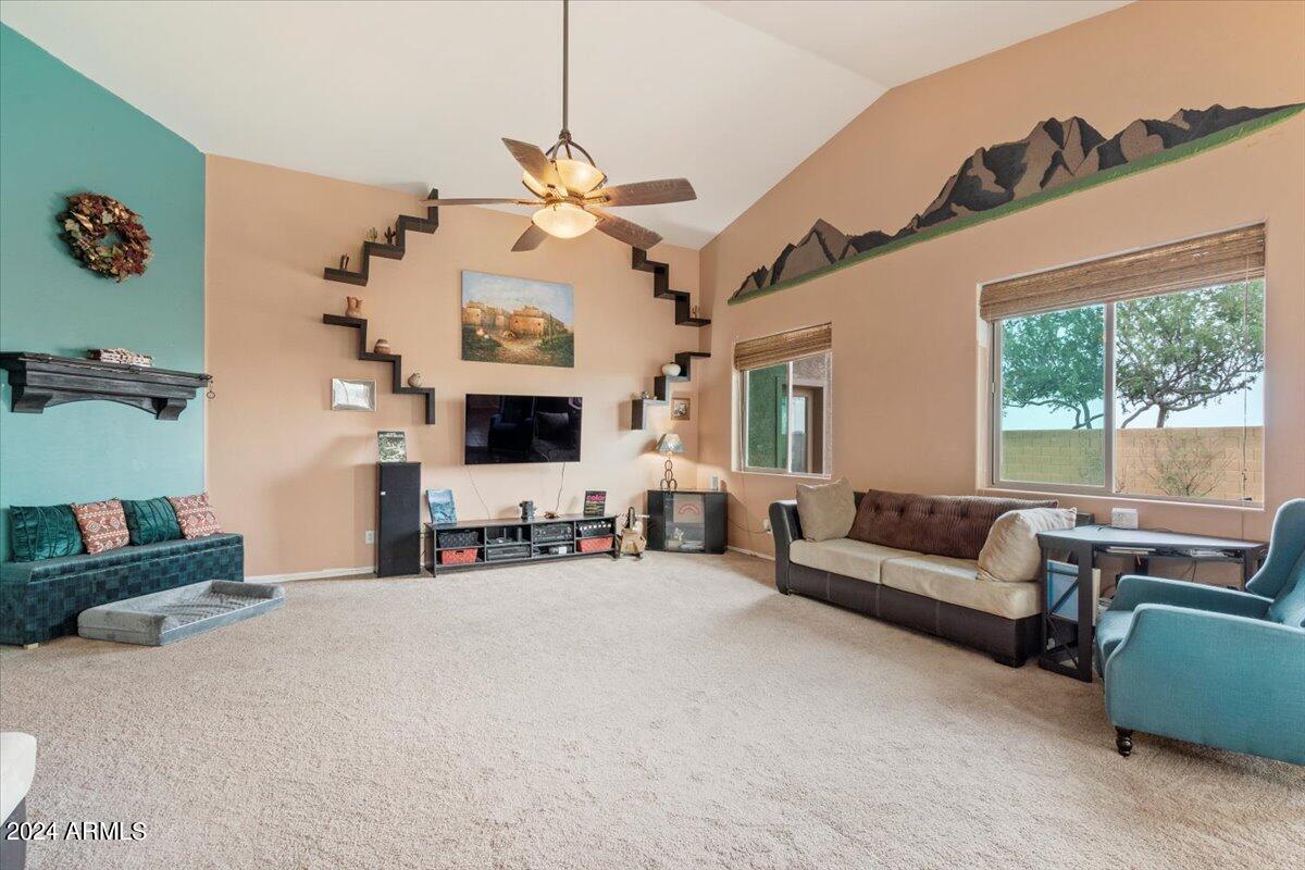 1518 E FONTANA Drive