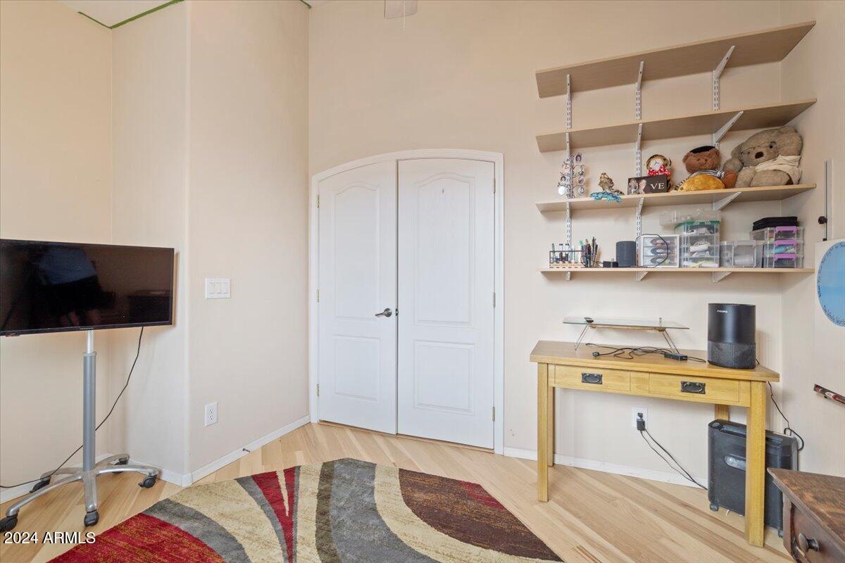 1518 E FONTANA Drive