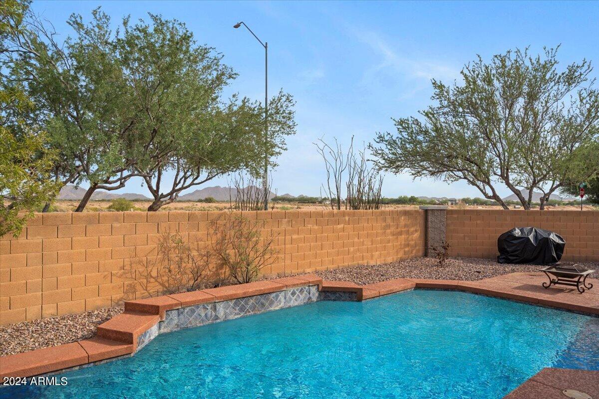 1518 E FONTANA Drive