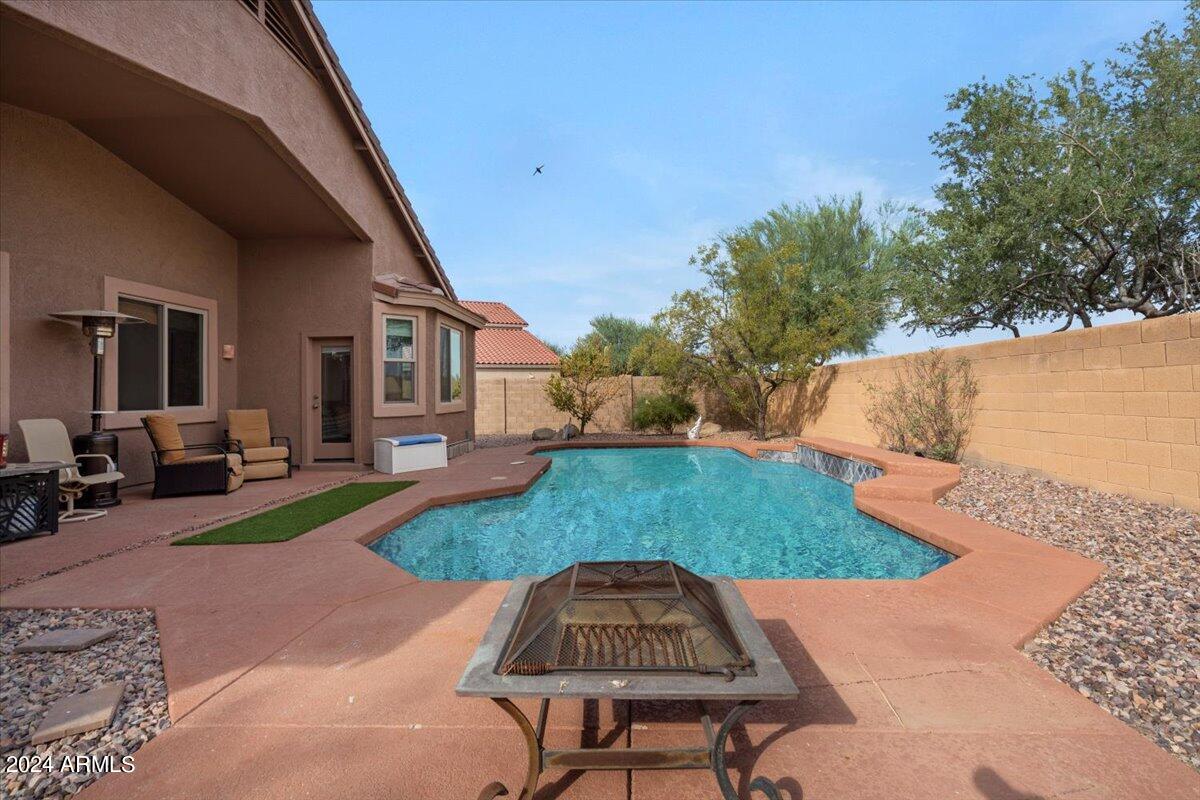 1518 E FONTANA Drive