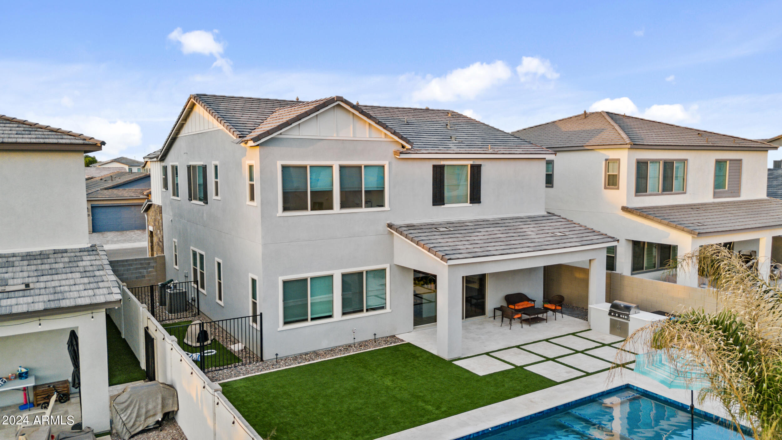 1411 E CAROB Drive