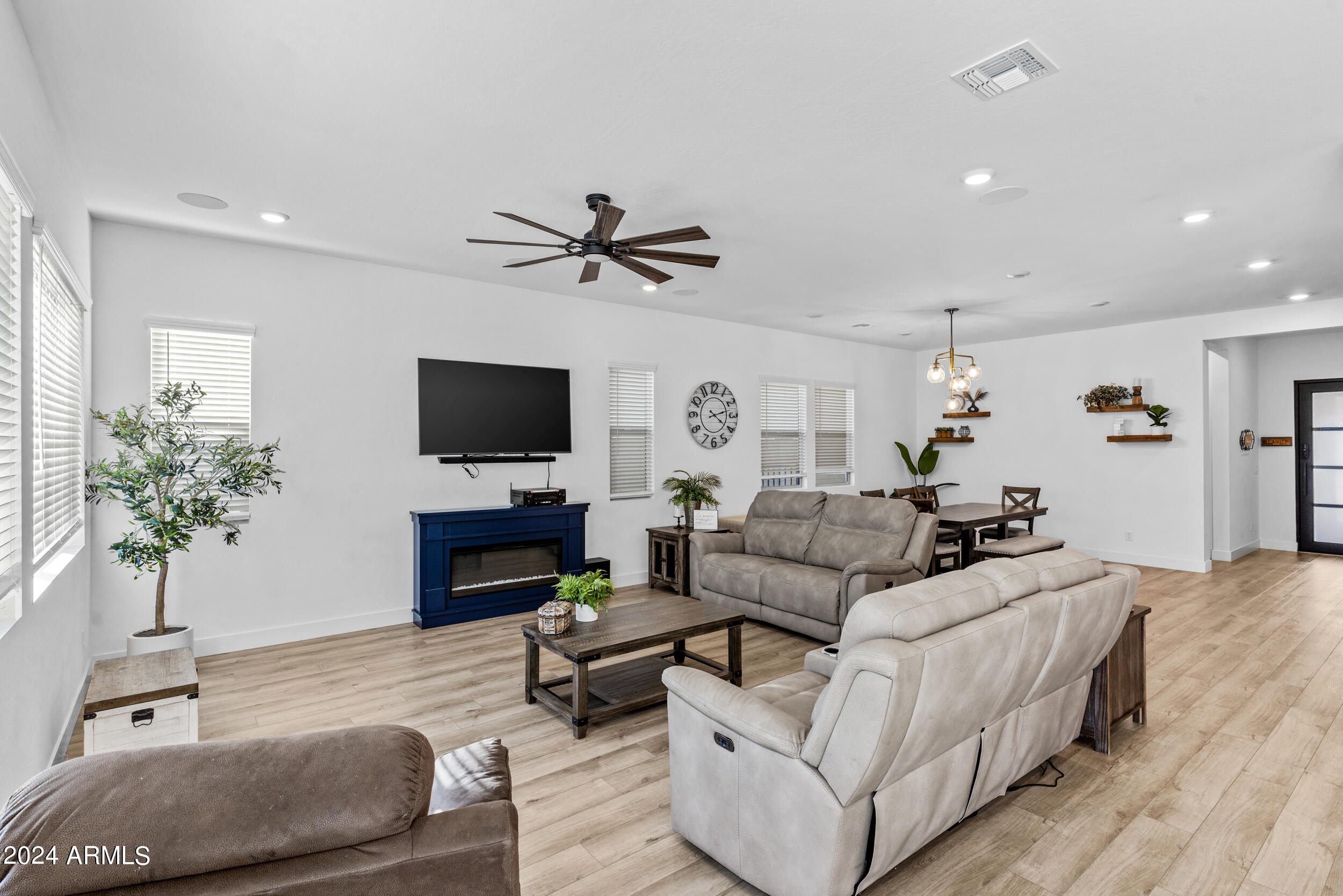 1411 E CAROB Drive