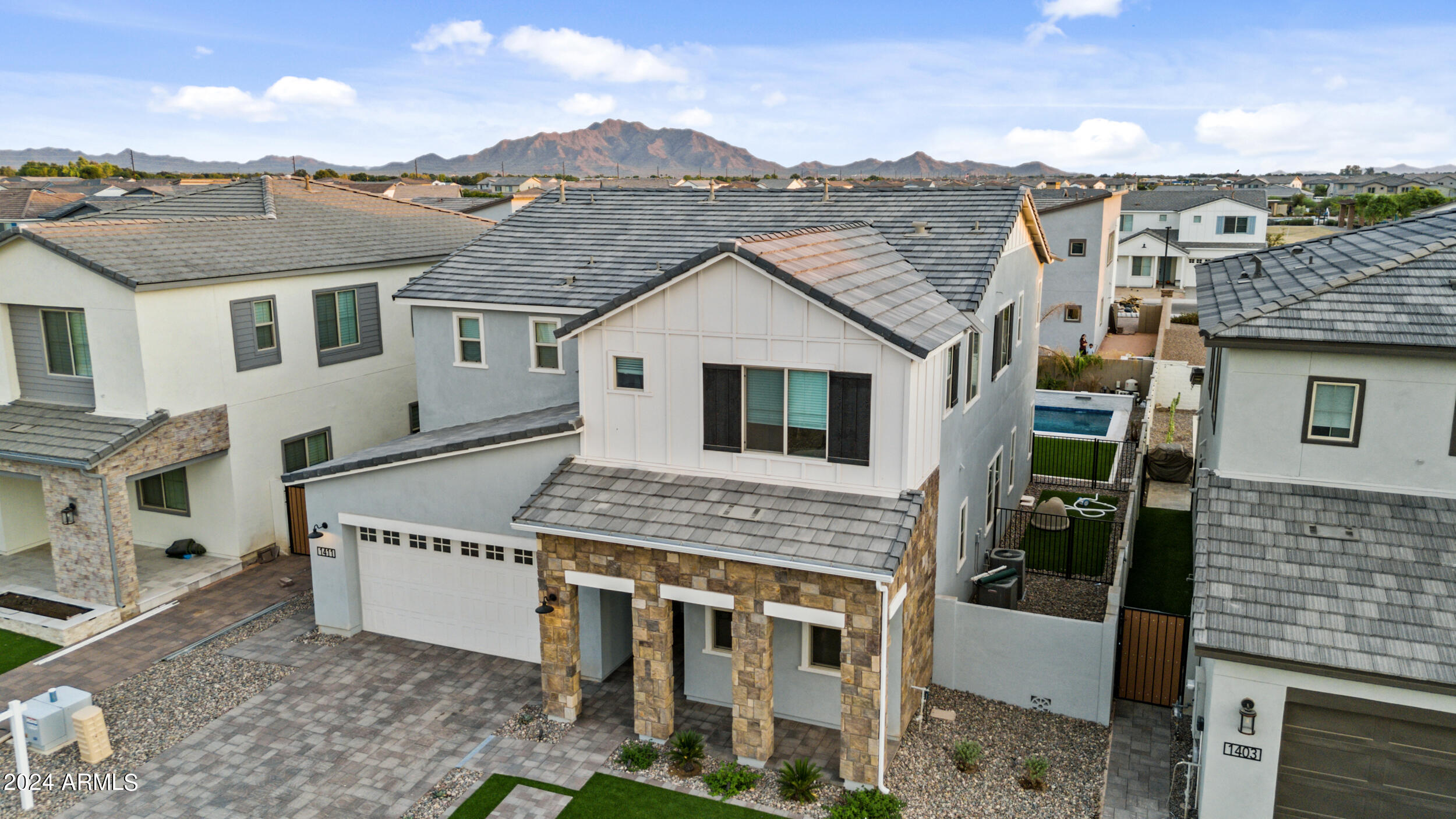1411 E CAROB Drive