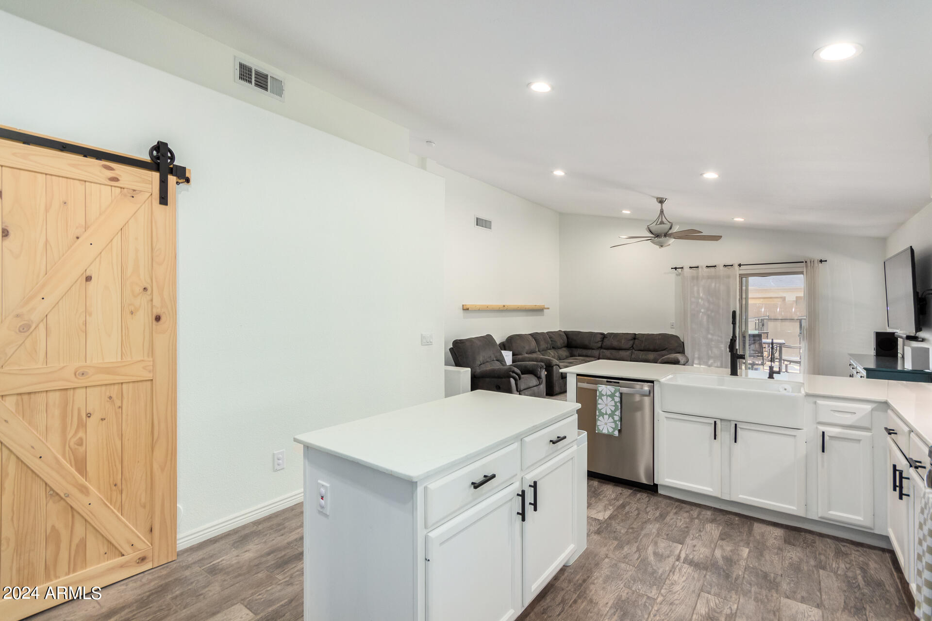 893 W CHILTON Avenue