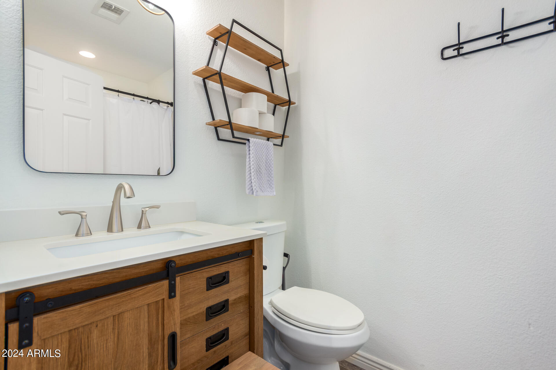 893 W CHILTON Avenue