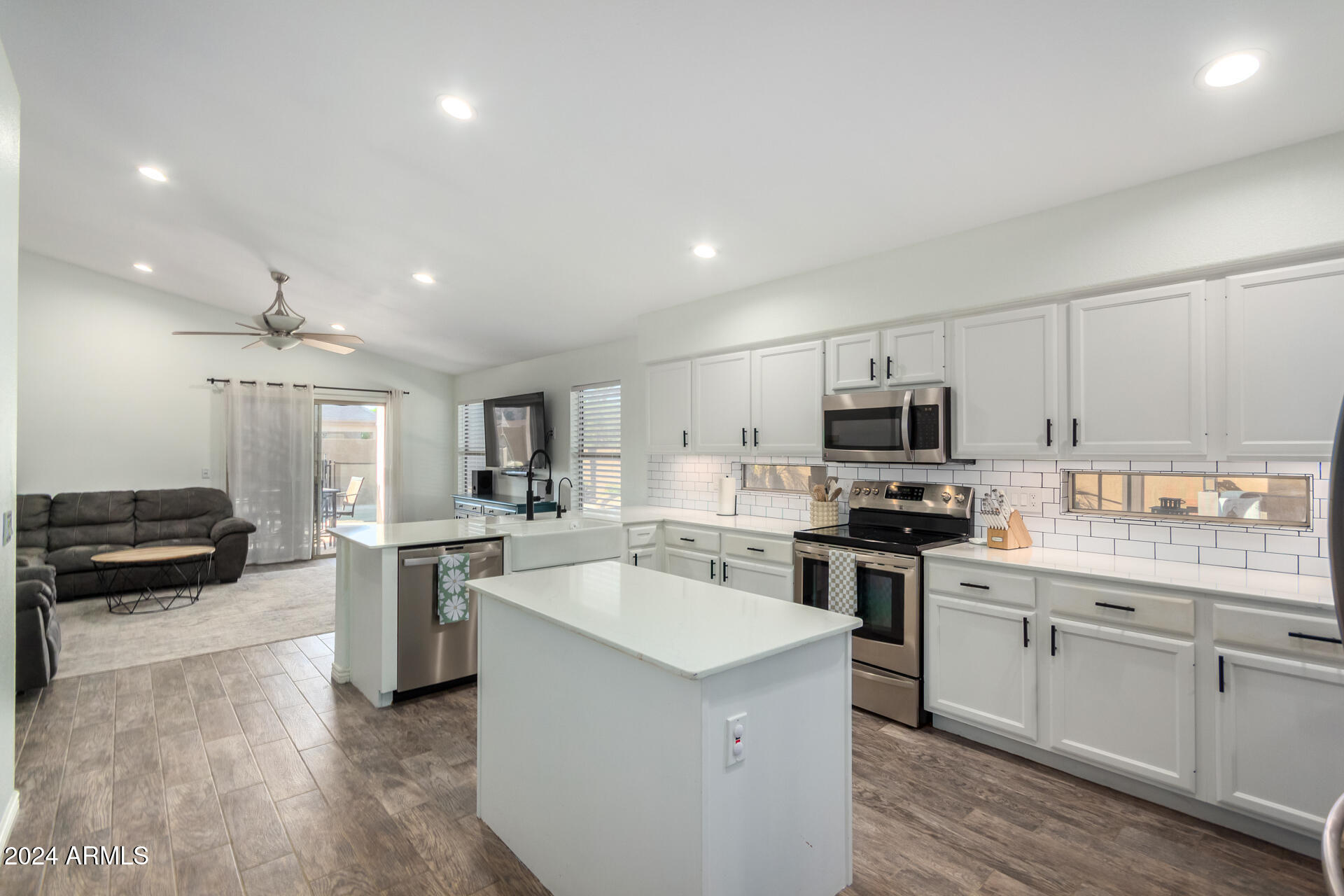 893 W CHILTON Avenue