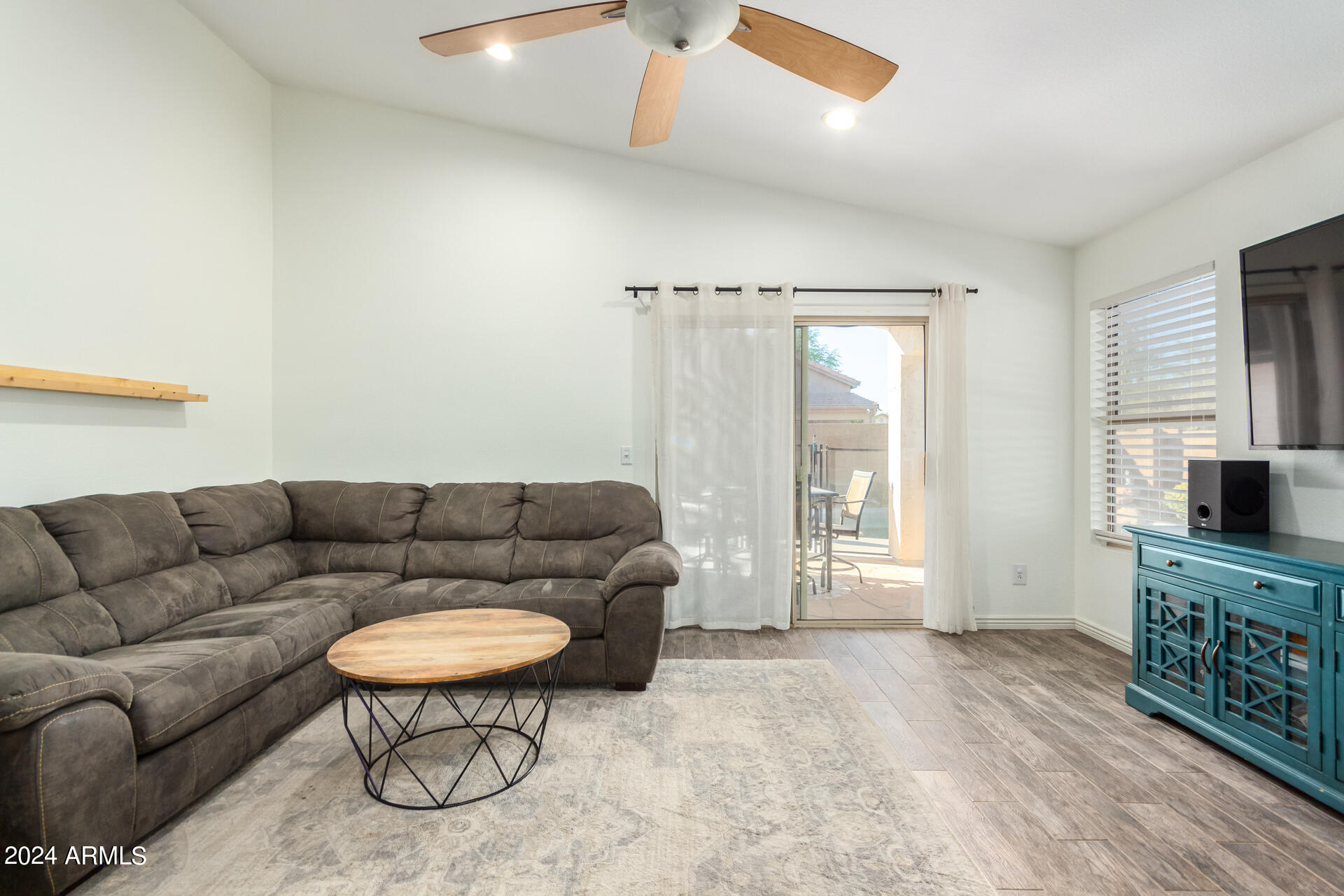 893 W CHILTON Avenue