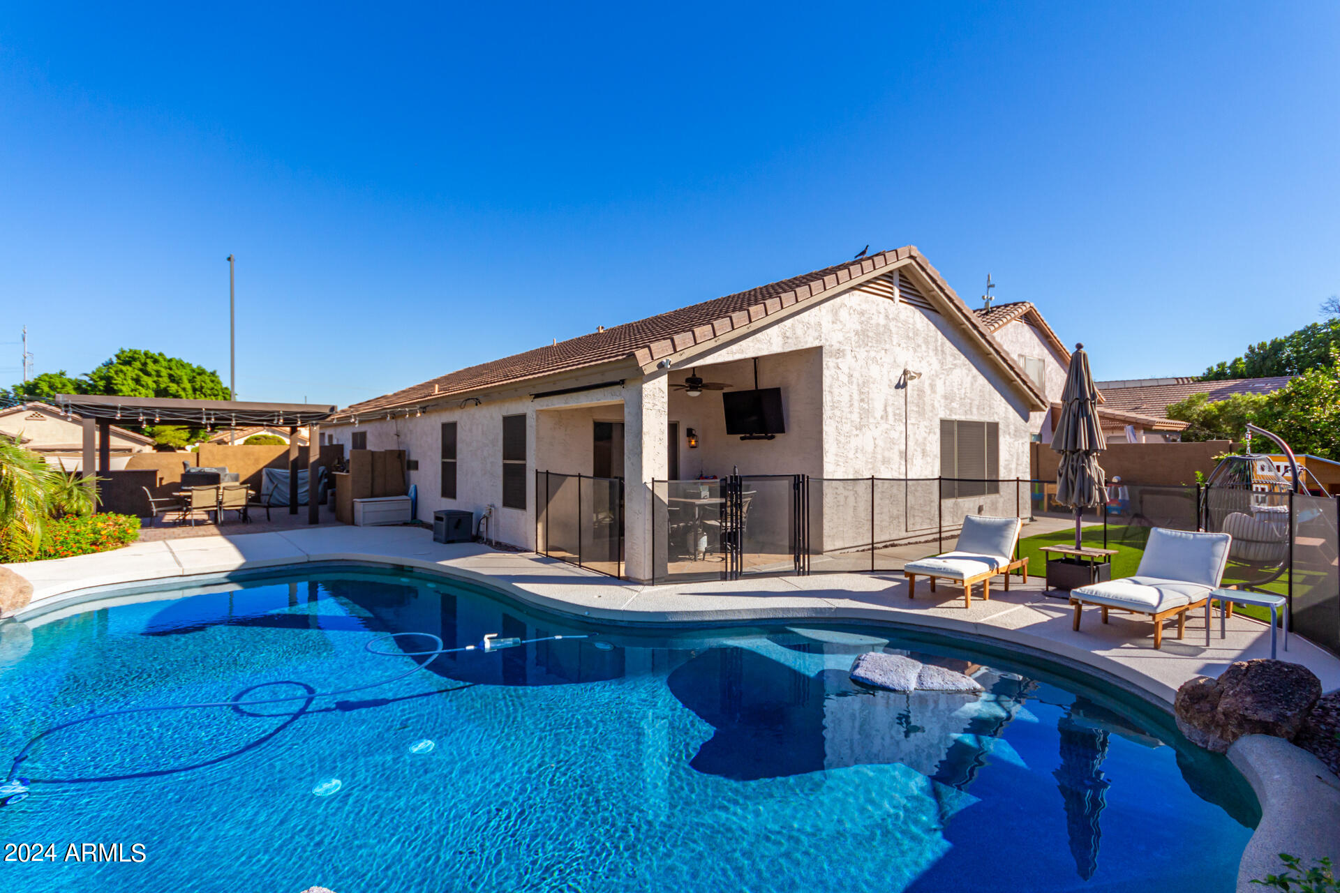 893 W CHILTON Avenue