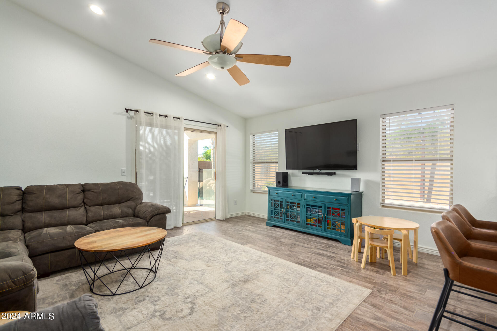 893 W CHILTON Avenue