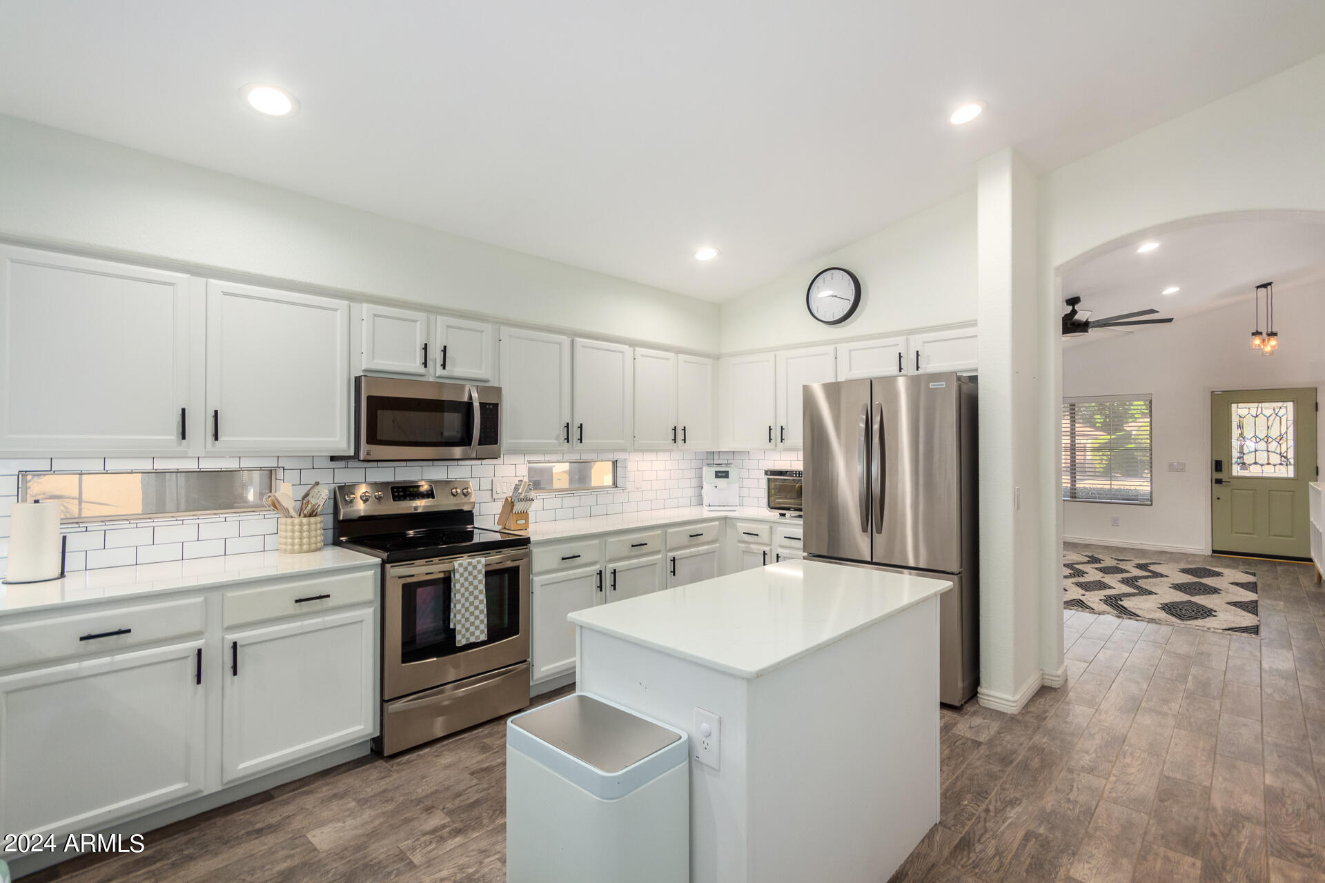 893 W CHILTON Avenue