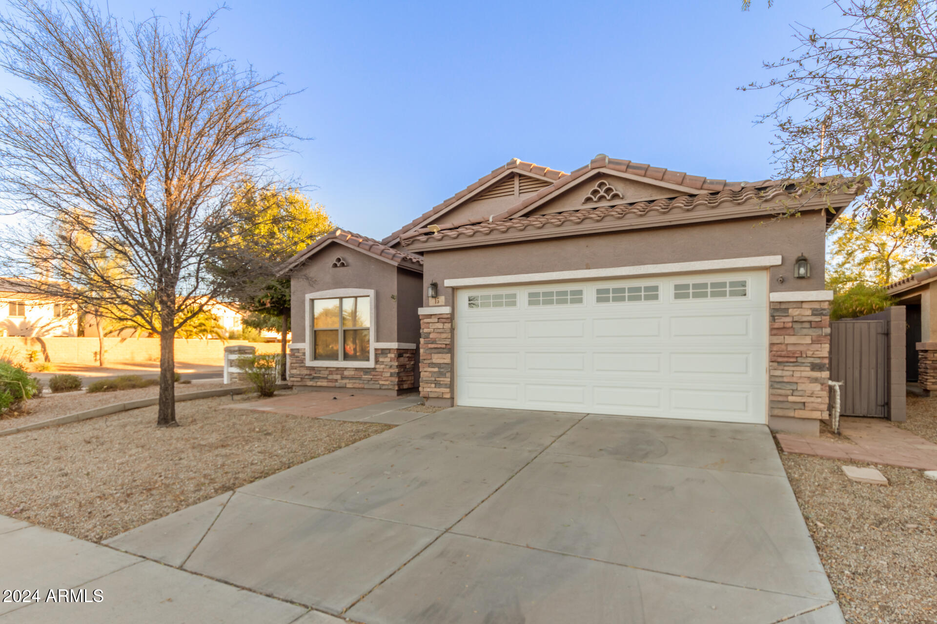 15 W DESERT VISTA Trail