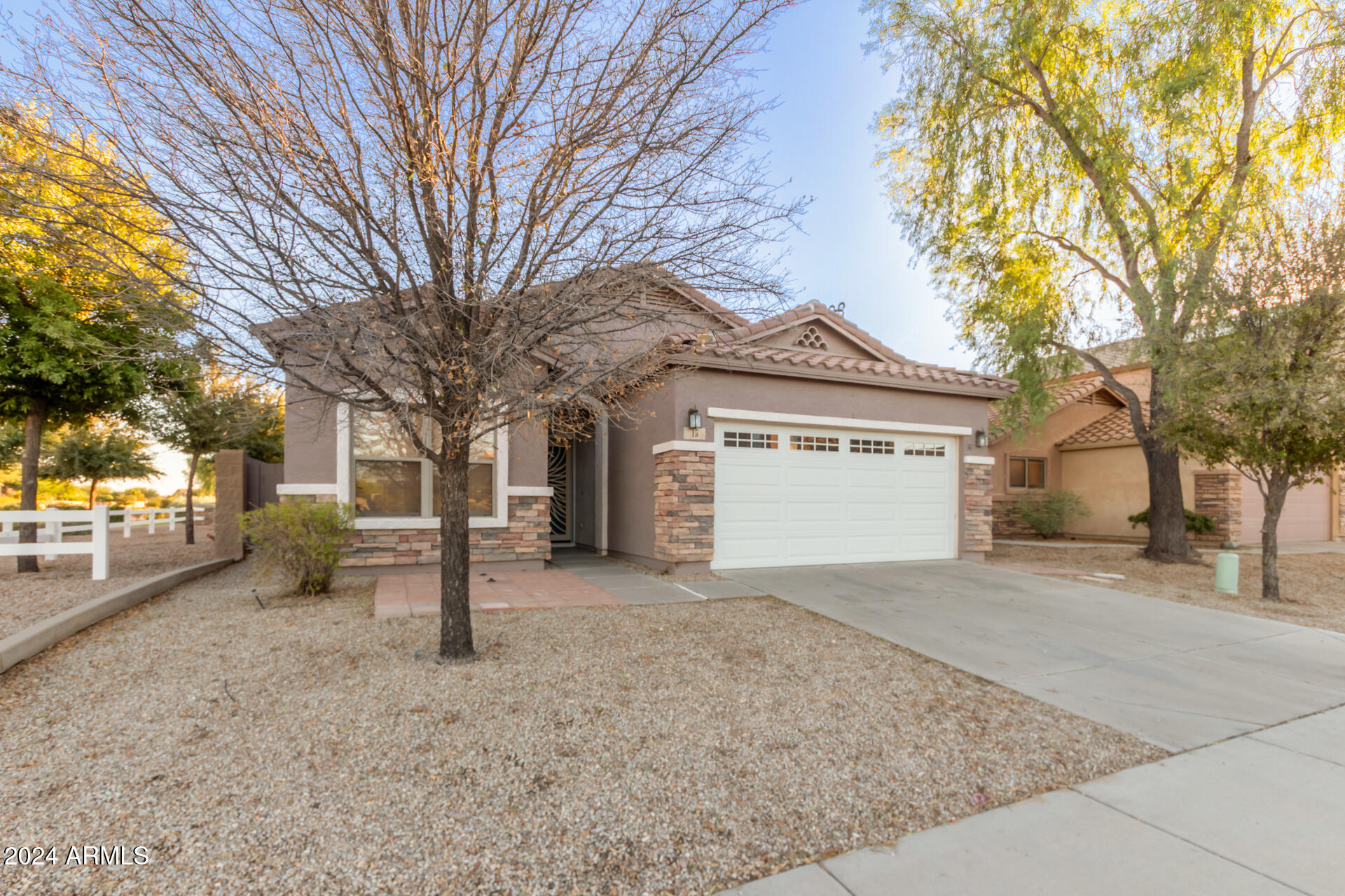 15 W DESERT VISTA Trail