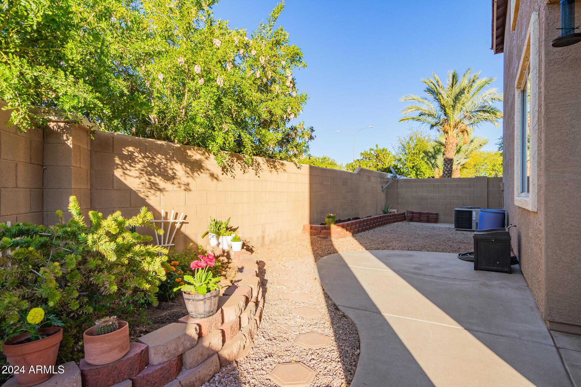 2209 S HARPER --