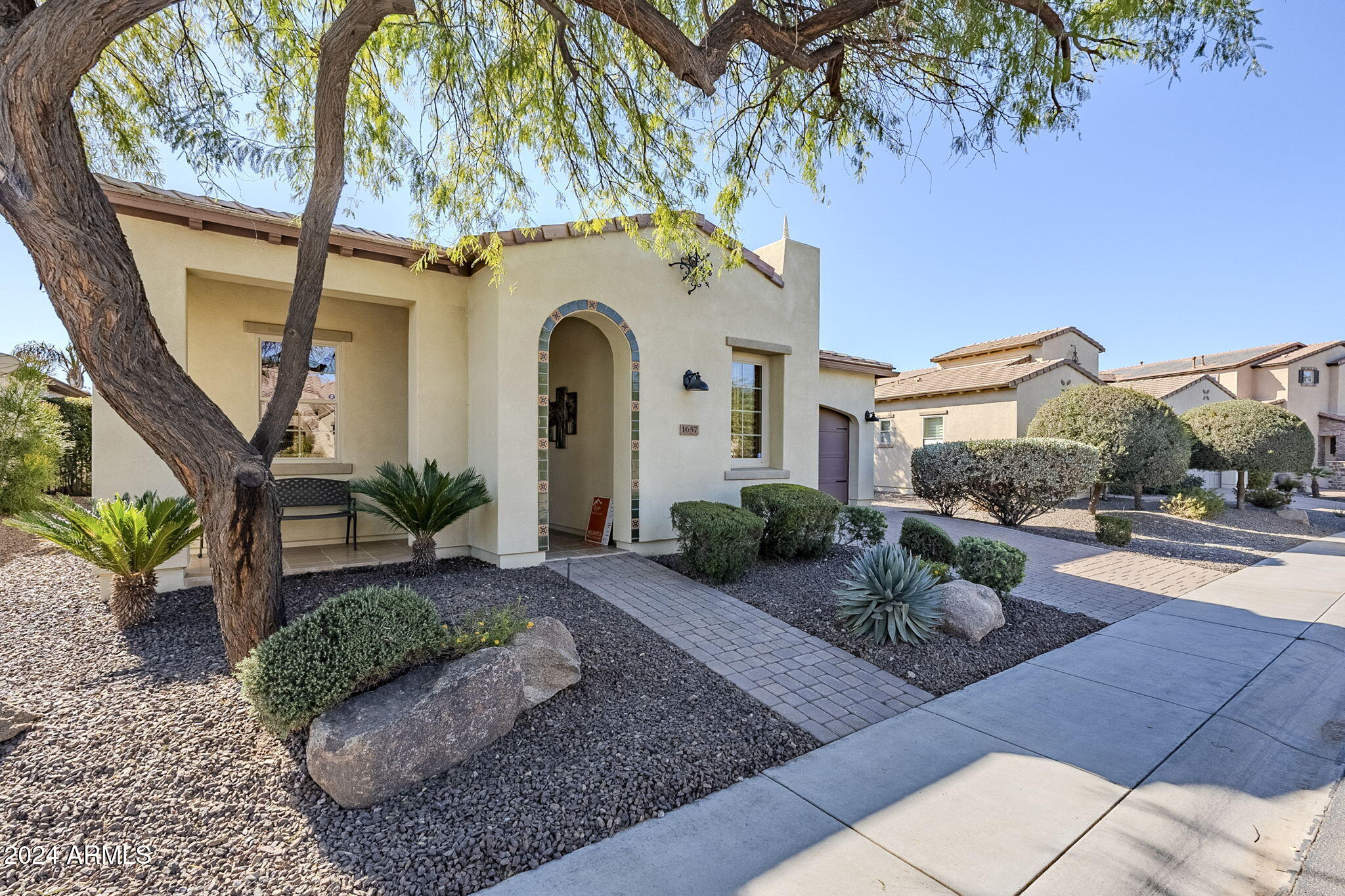 1657 E ATOLE Place