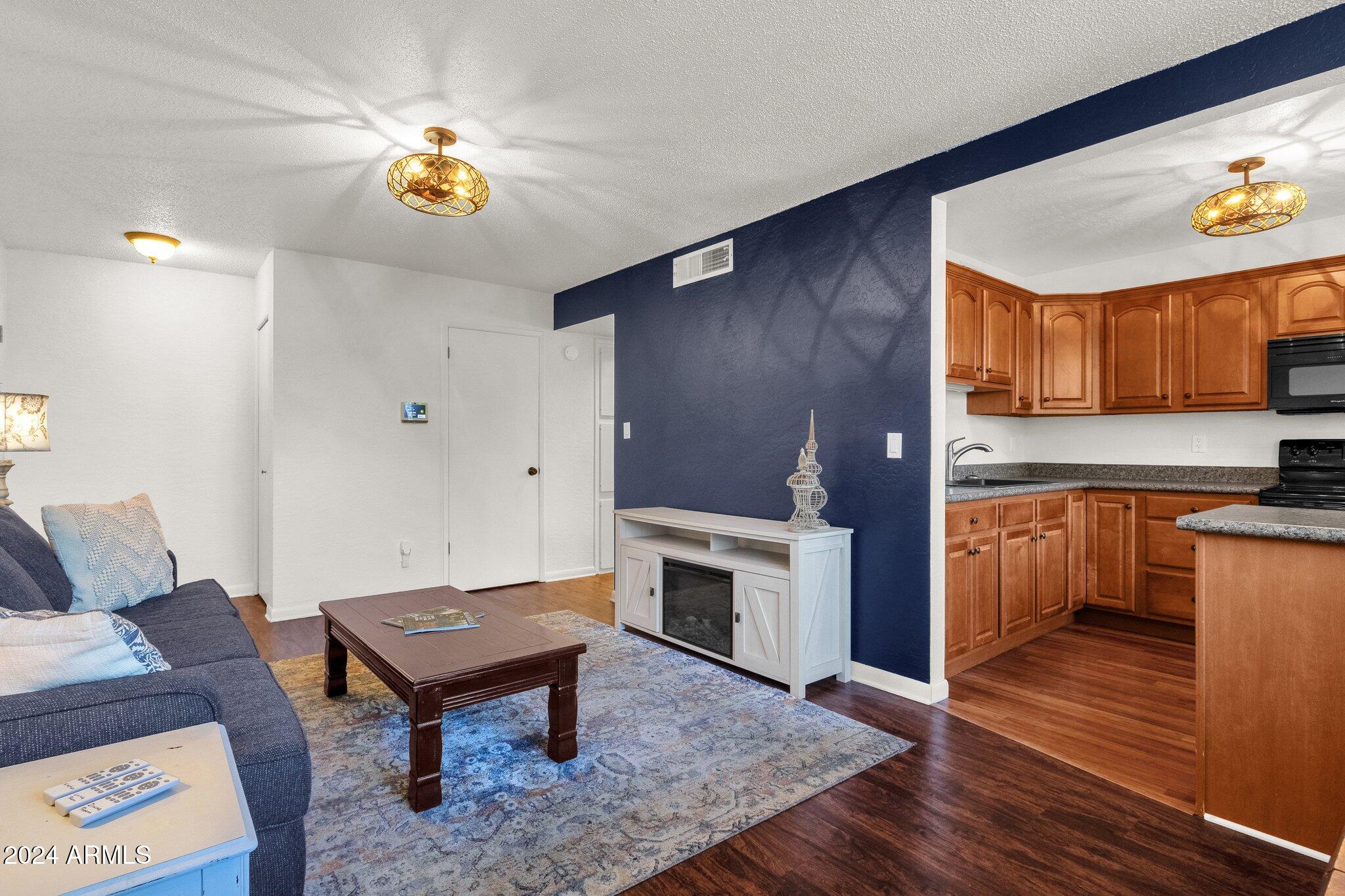 2534 W BERRIDGE Lane # 108