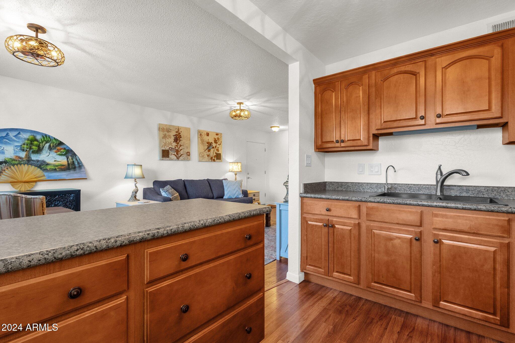 2534 W BERRIDGE Lane # 108