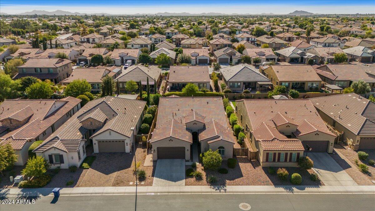 911 E TONTO Place