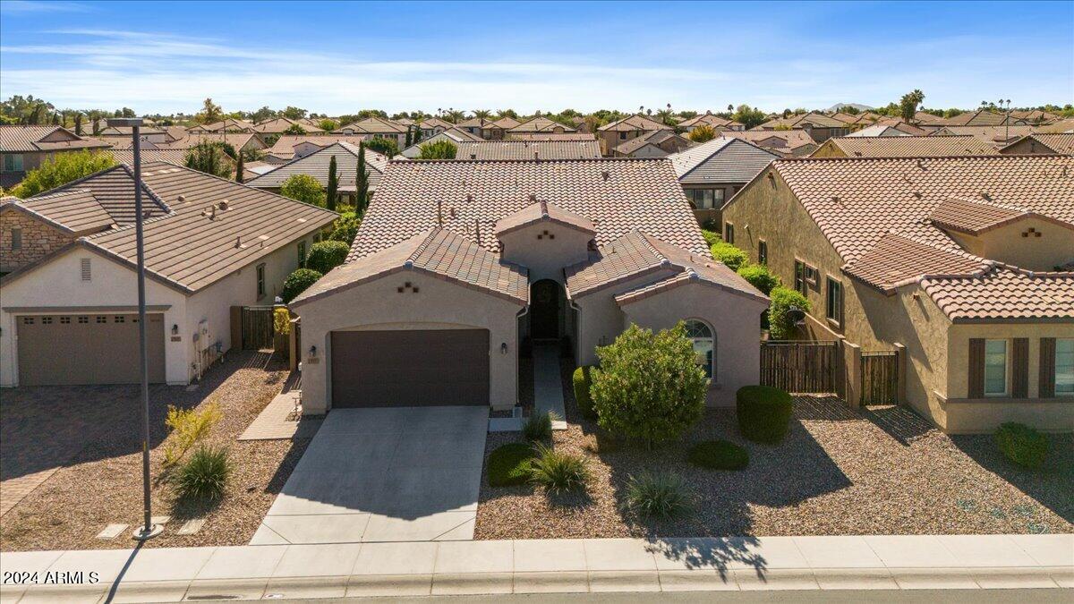911 E TONTO Place