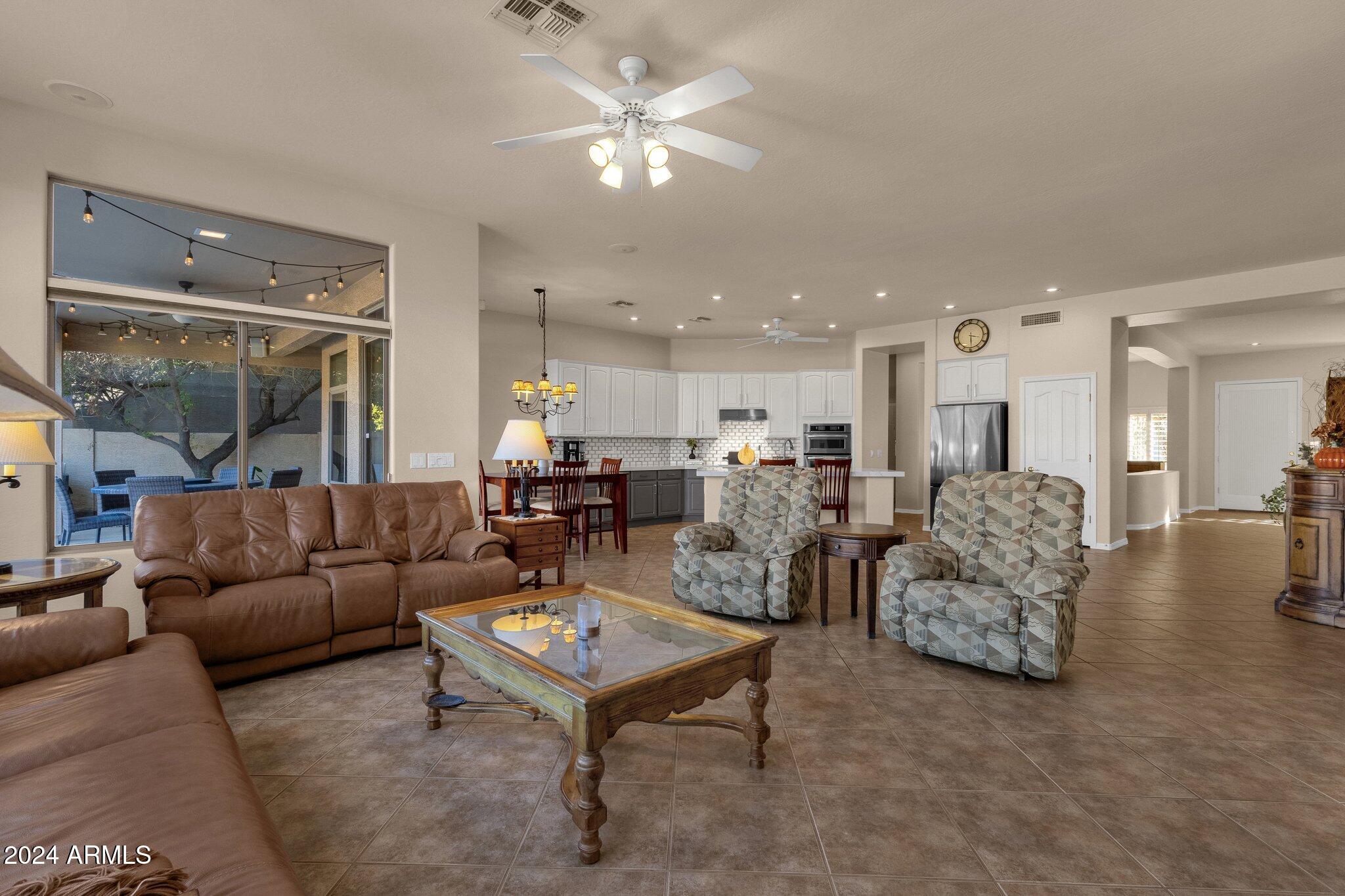 2424 W WEATHERBY Way