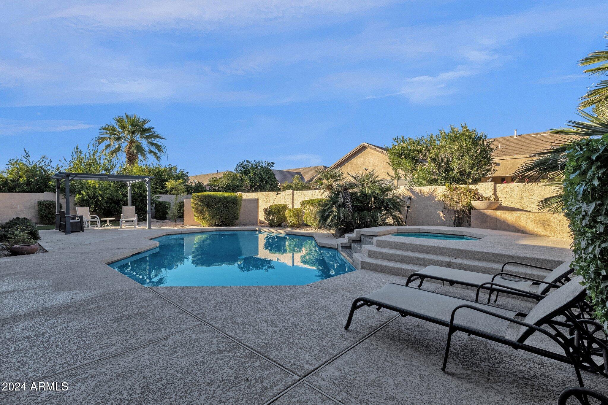 2424 W WEATHERBY Way