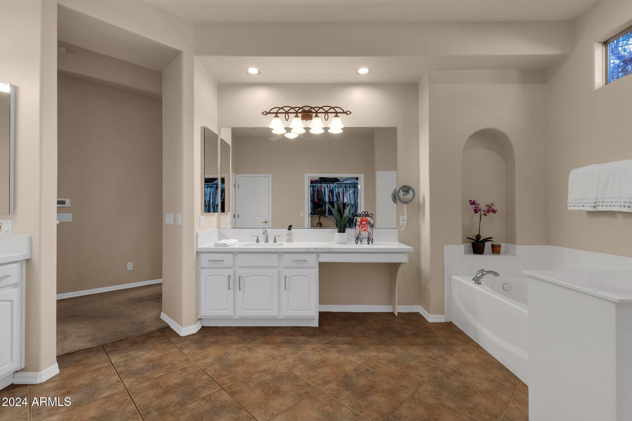 2424 W WEATHERBY Way