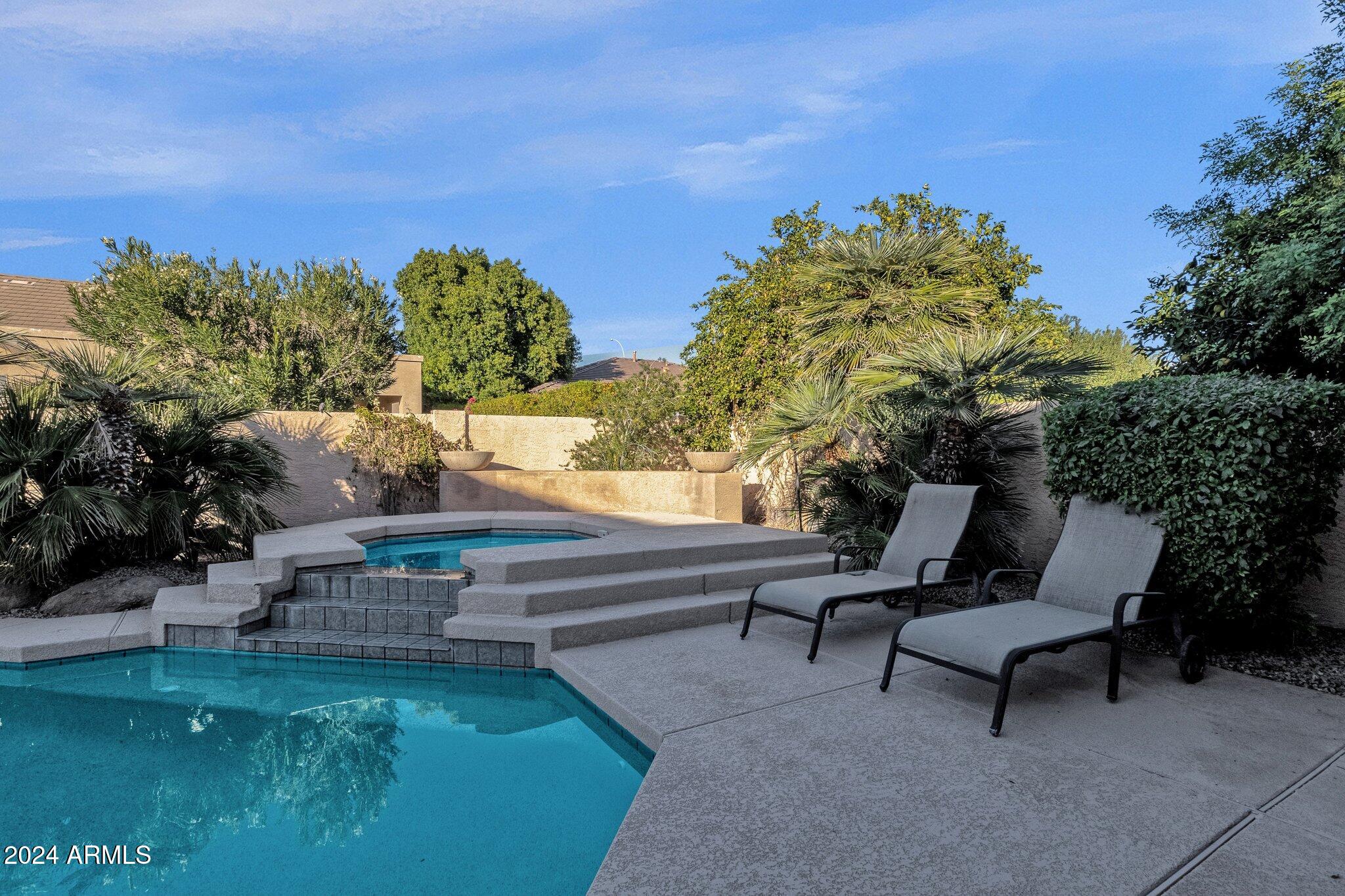 2424 W WEATHERBY Way