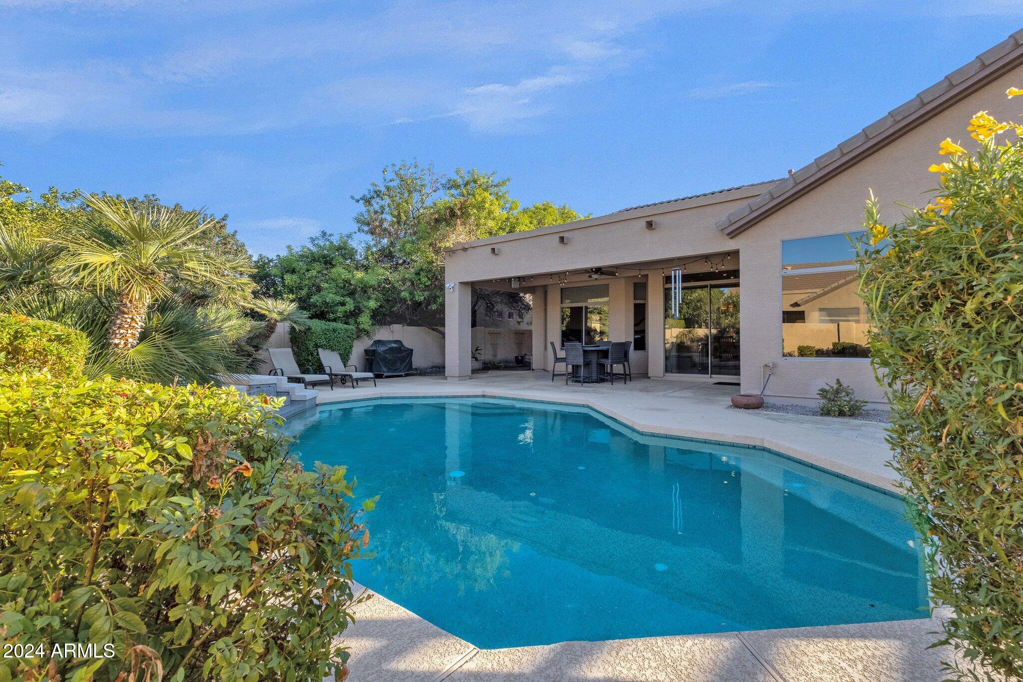 2424 W WEATHERBY Way