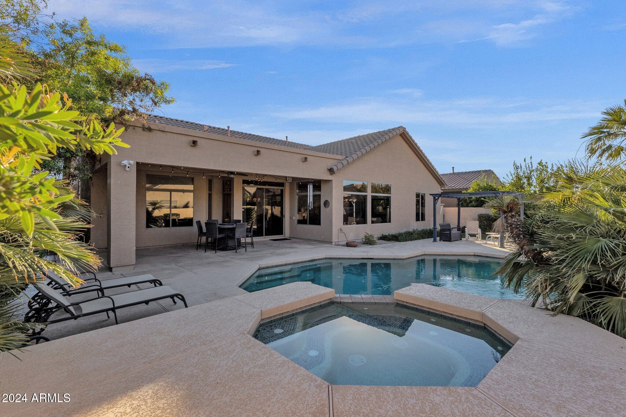 2424 W WEATHERBY Way