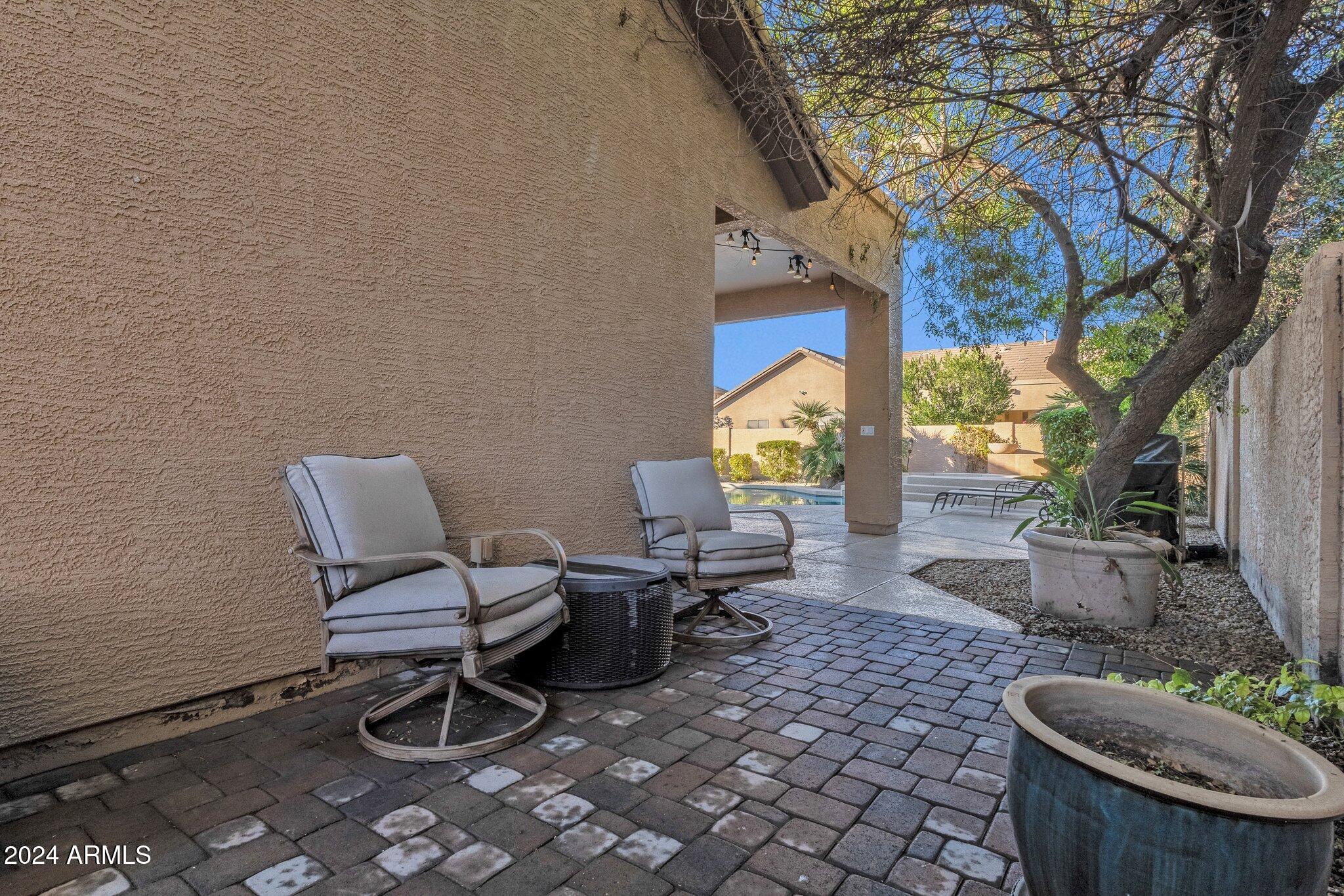 2424 W WEATHERBY Way