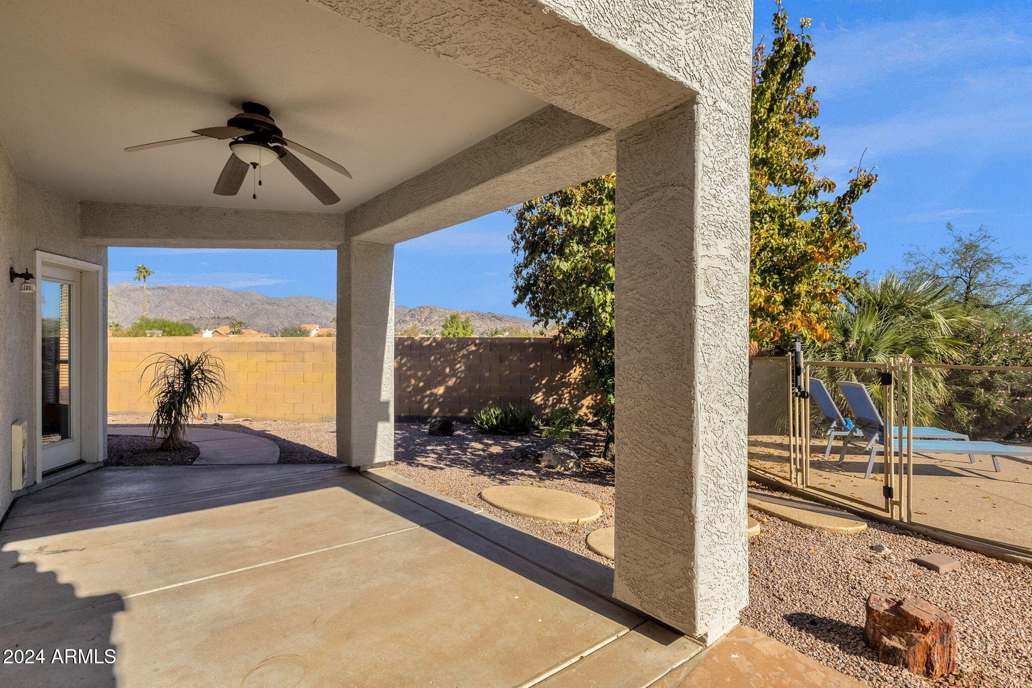 1328 E COTTONWOOD Lane