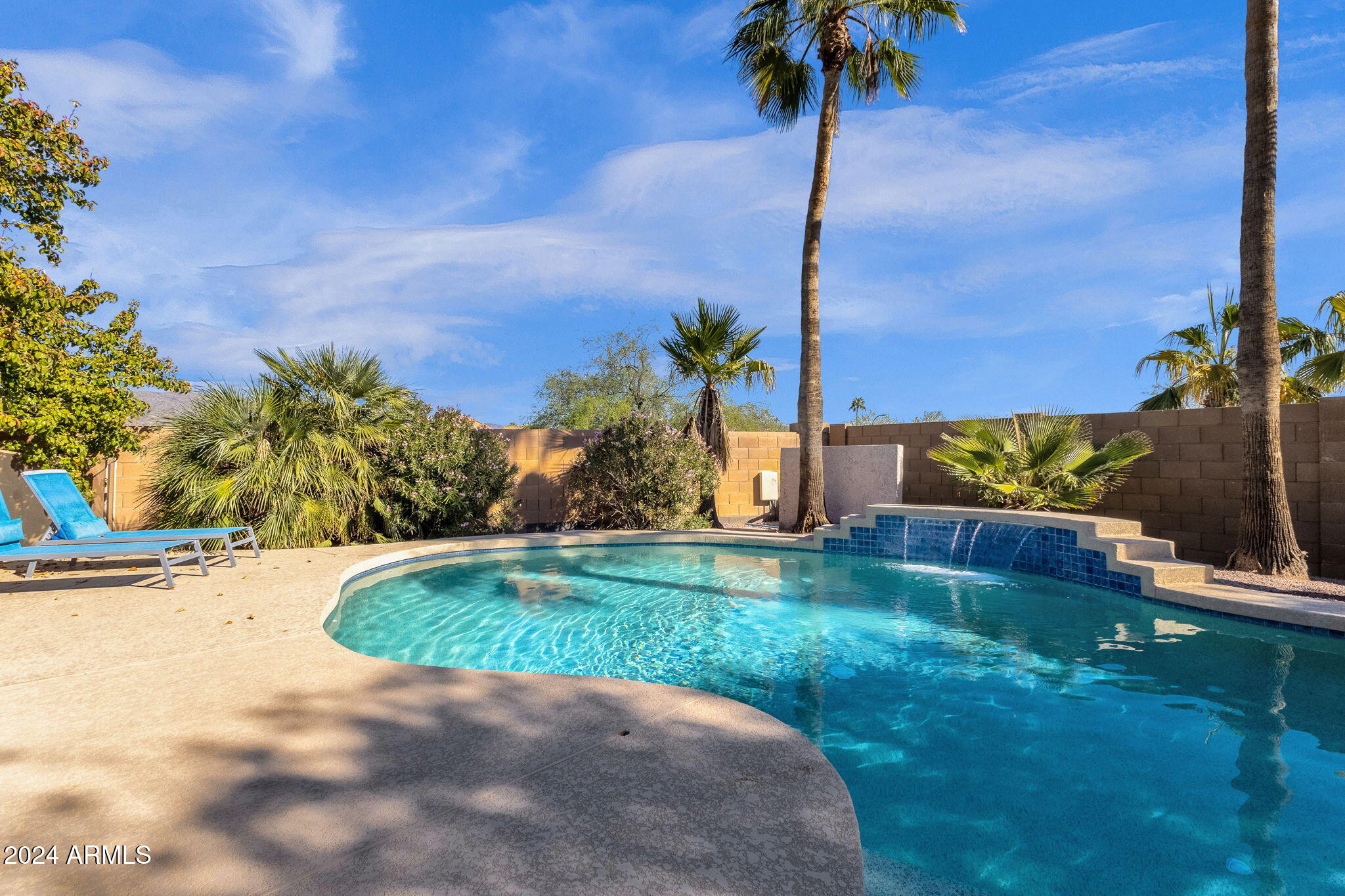 1328 E COTTONWOOD Lane