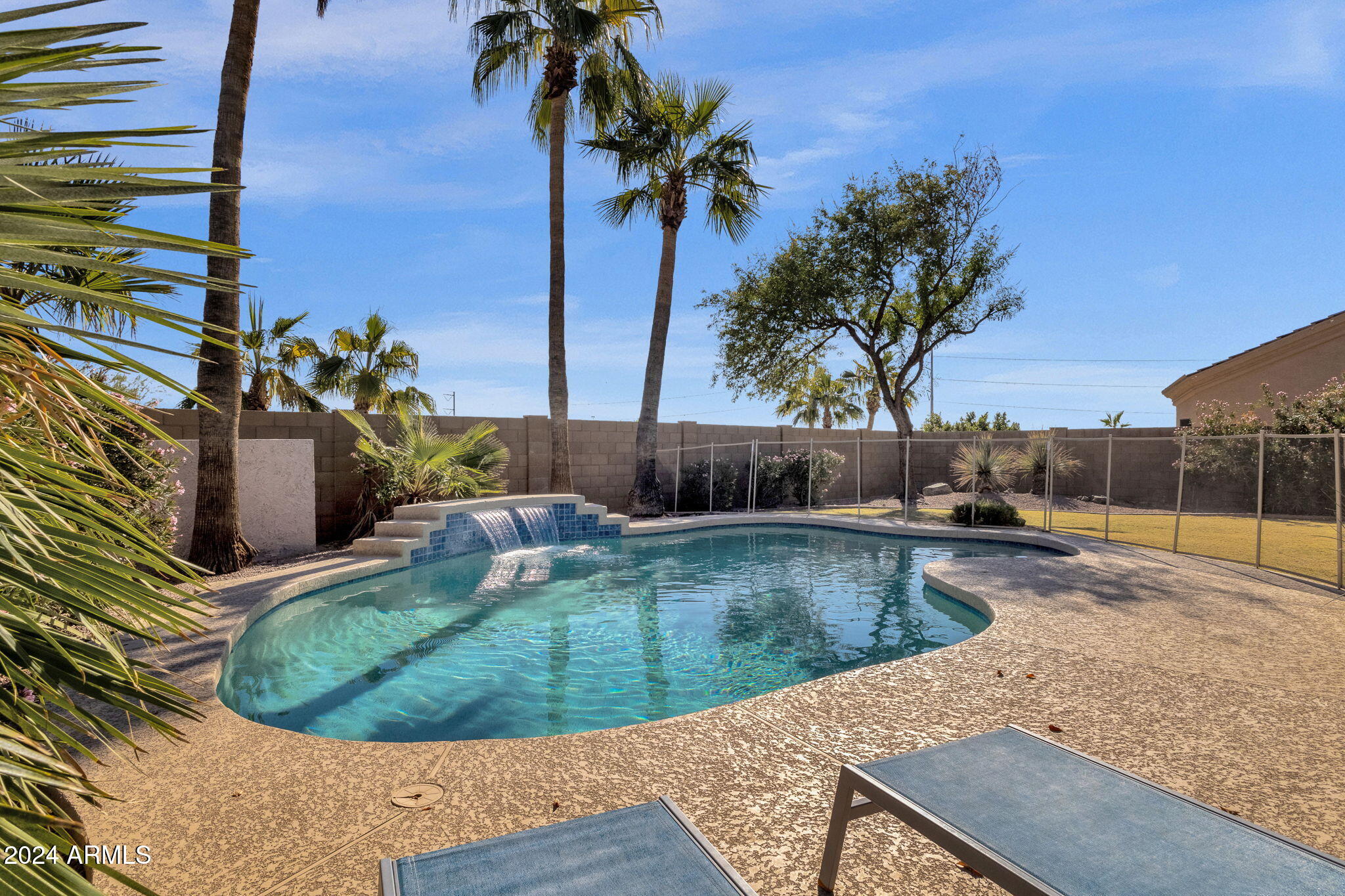 1328 E COTTONWOOD Lane