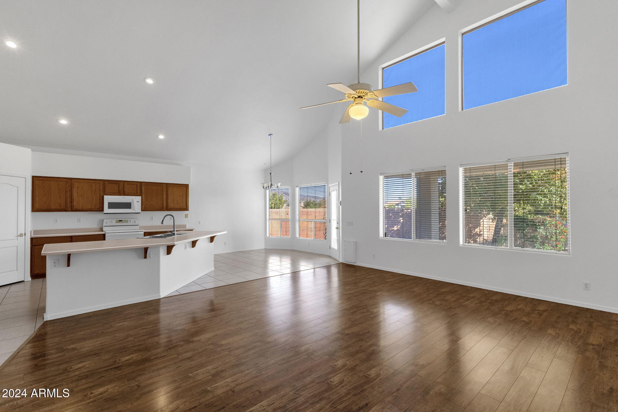 1328 E COTTONWOOD Lane