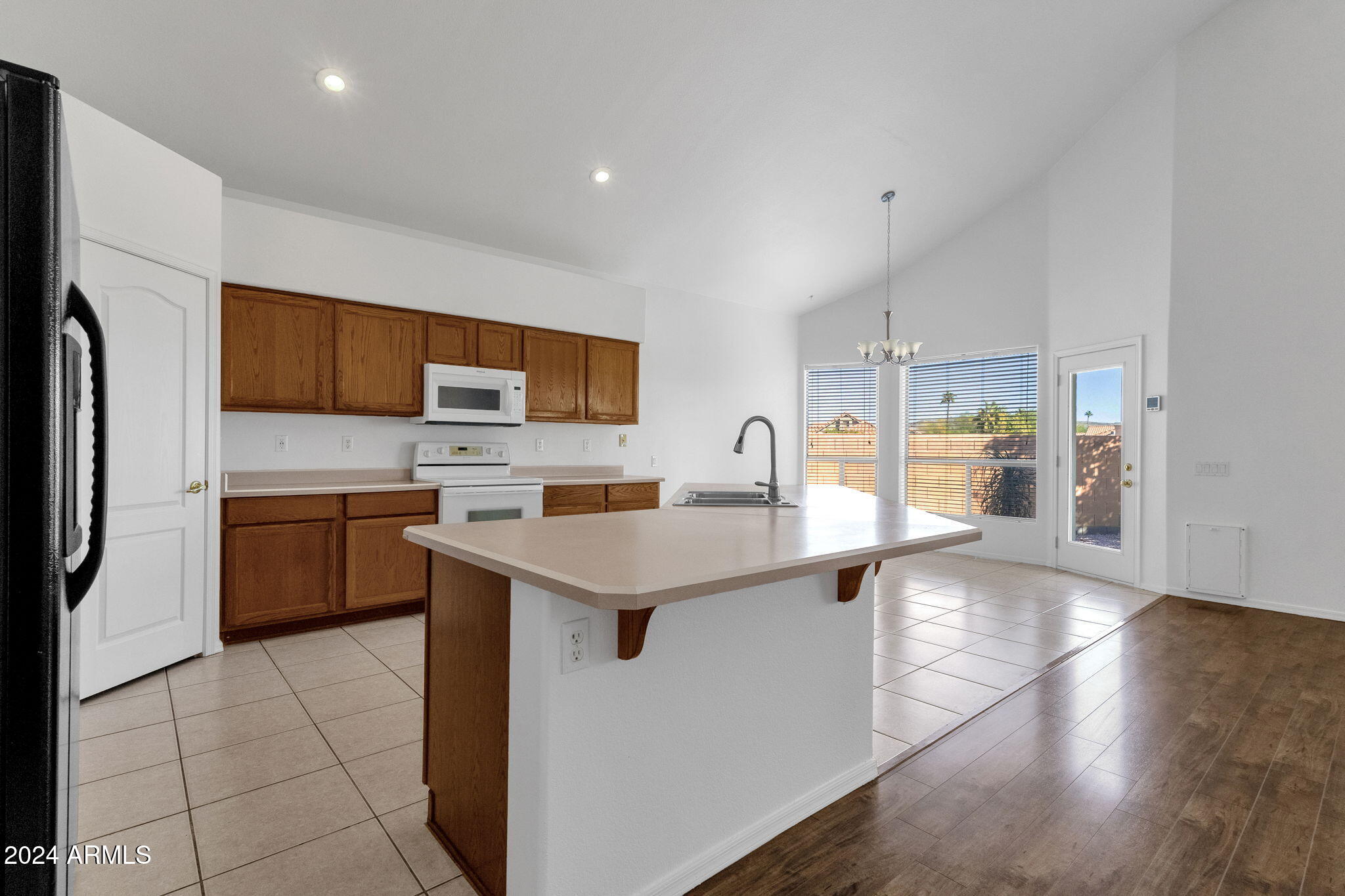 1328 E COTTONWOOD Lane