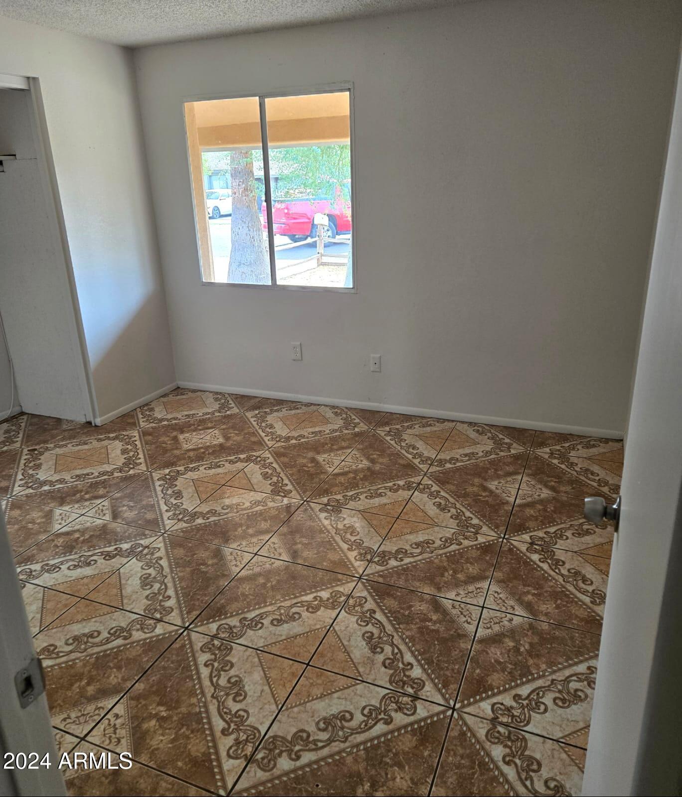 5936 W BERKELEY Road