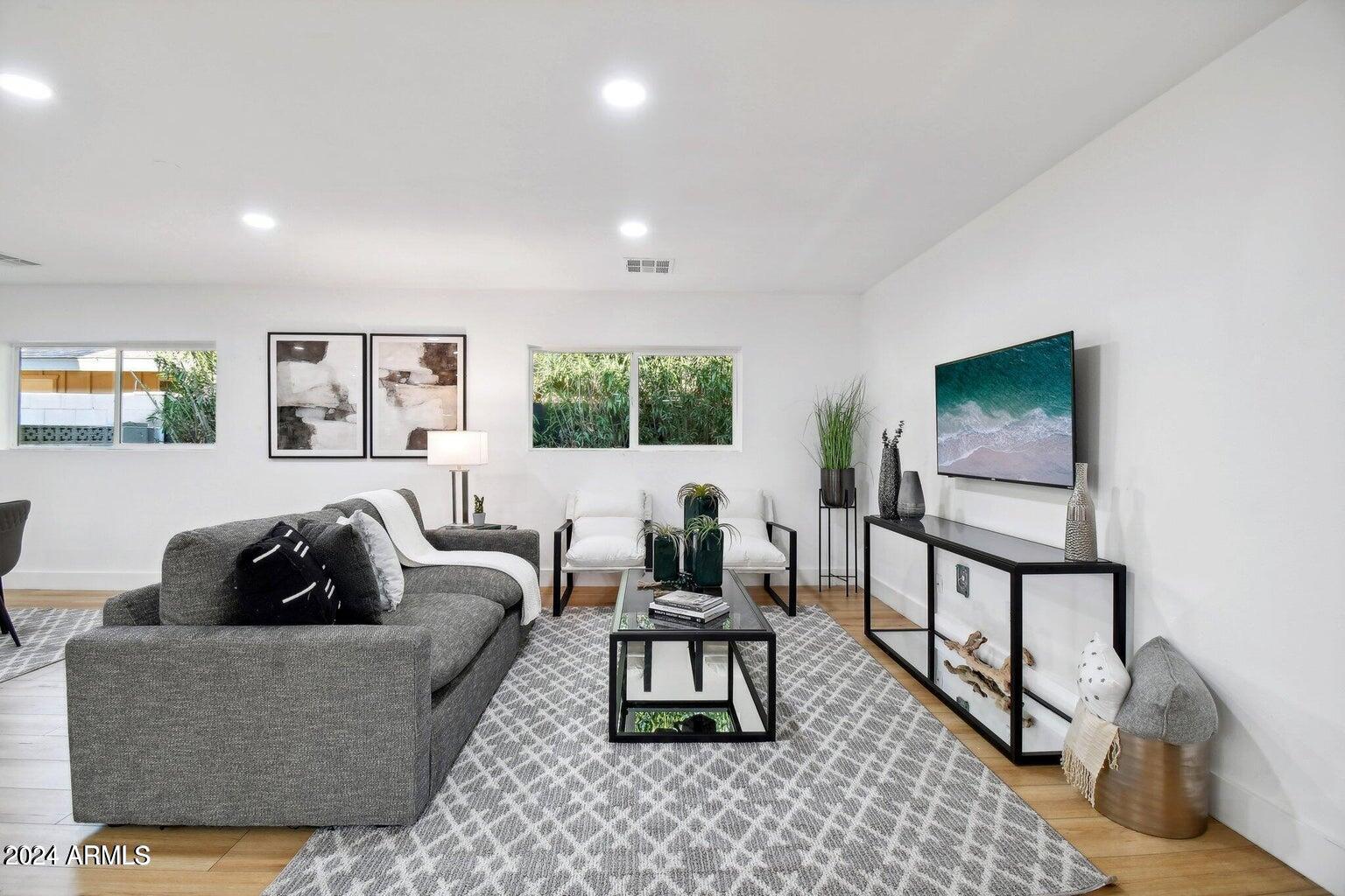 8313 E RANCHO VISTA Drive