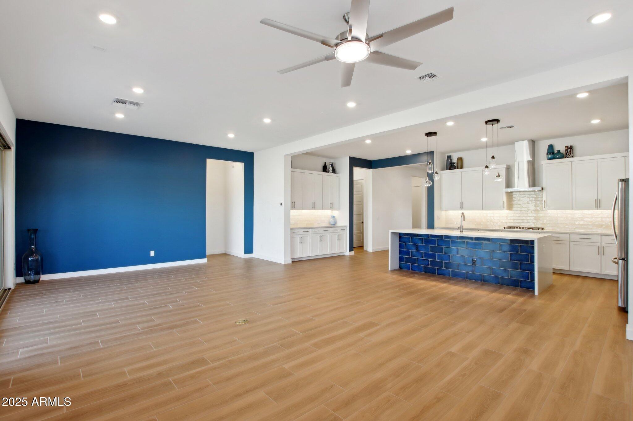 1310 E BEECHNUT Place