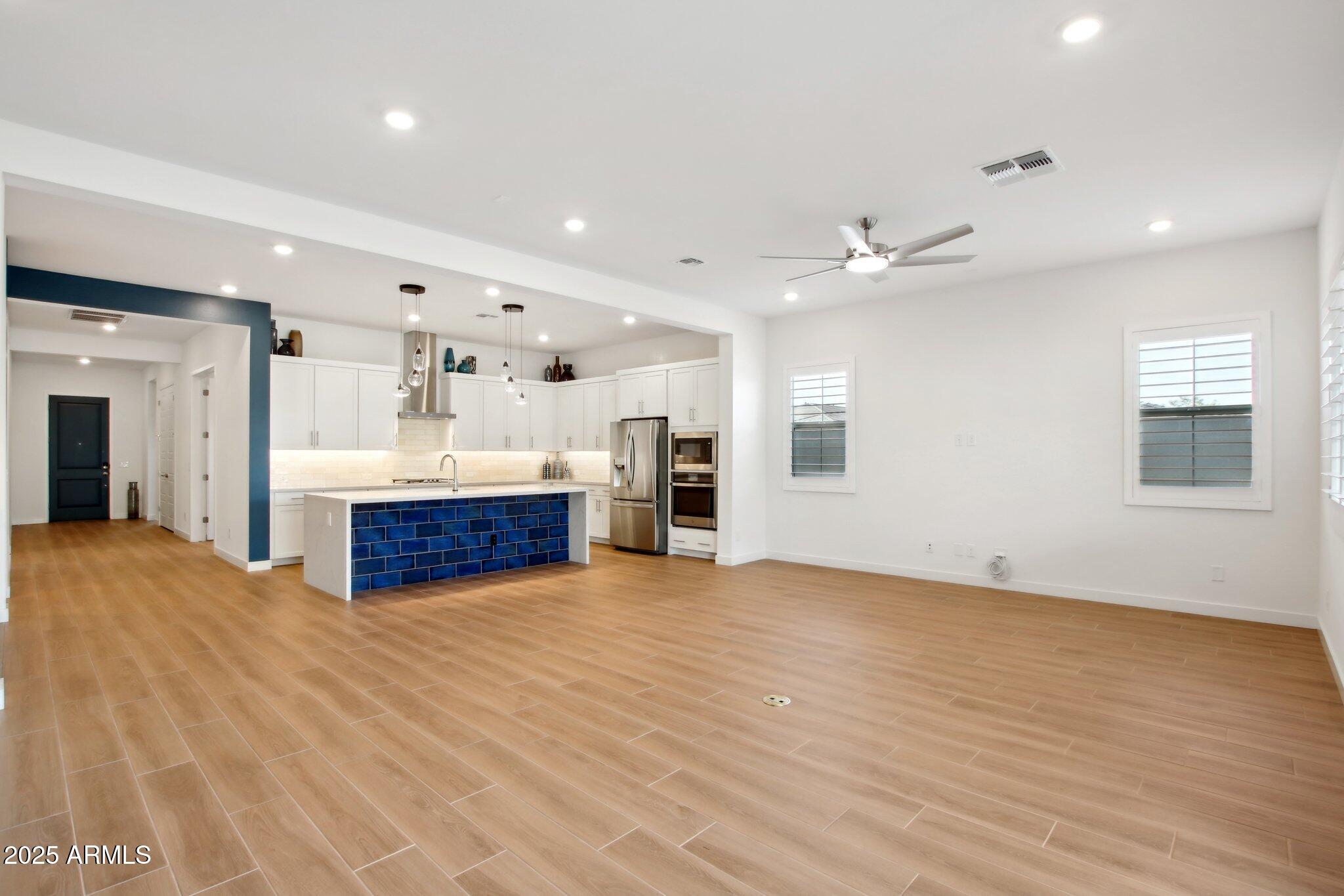 1310 E BEECHNUT Place