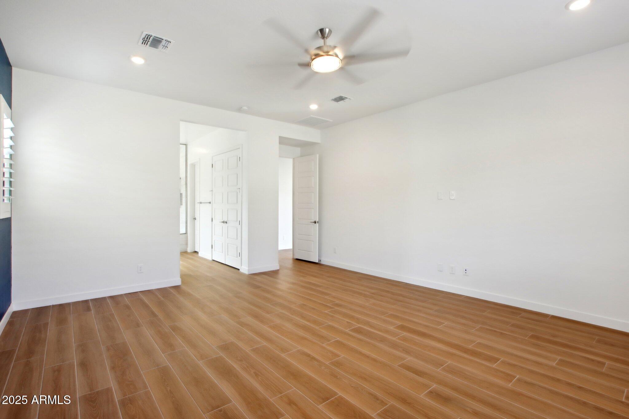 1310 E BEECHNUT Place