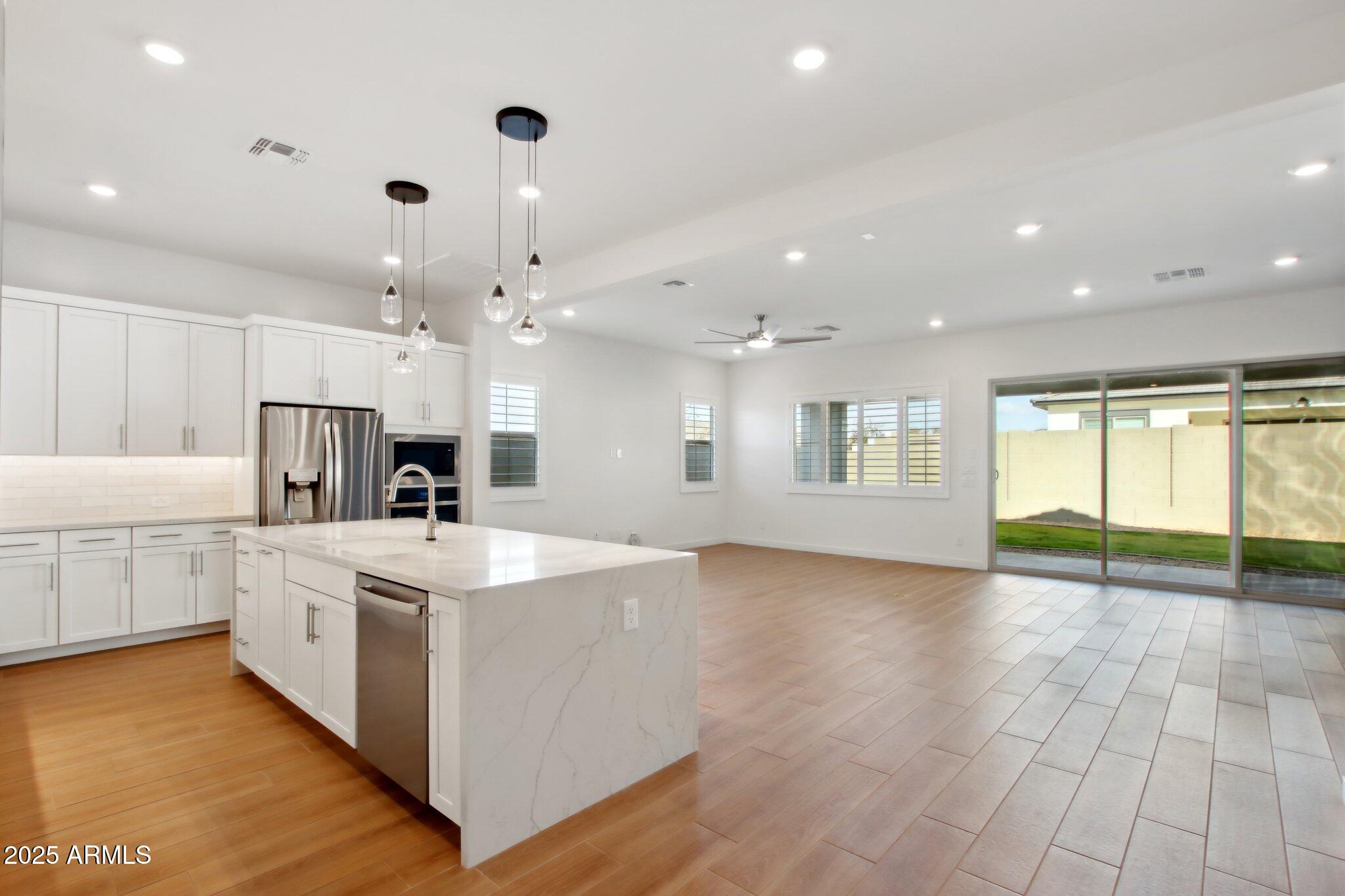 1310 E BEECHNUT Place