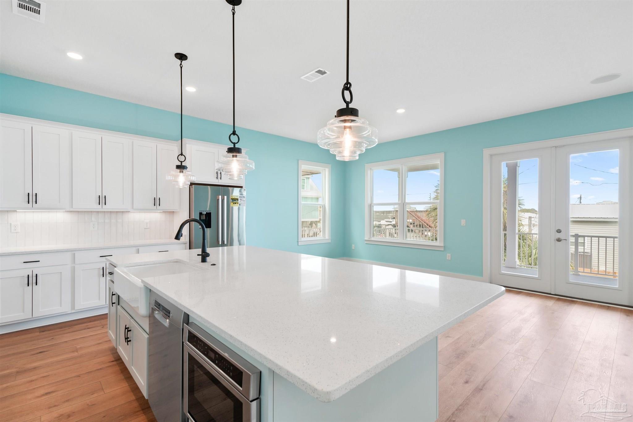 208 Clipper Dr