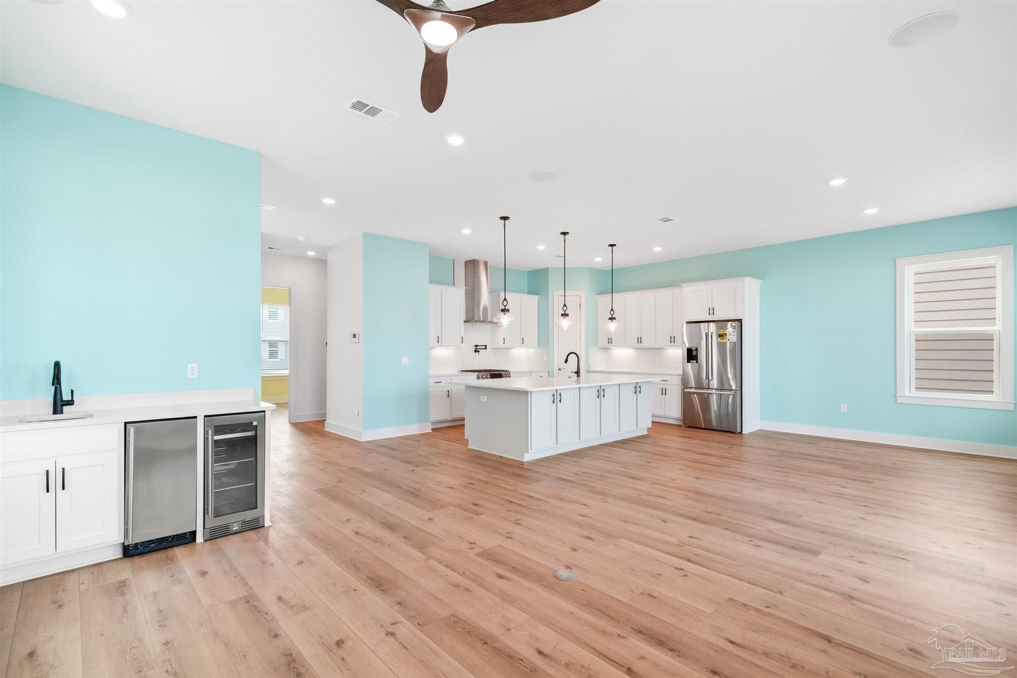 208 Clipper Dr