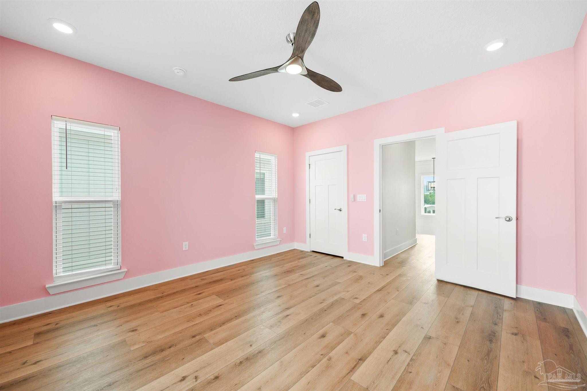 208 Clipper Dr