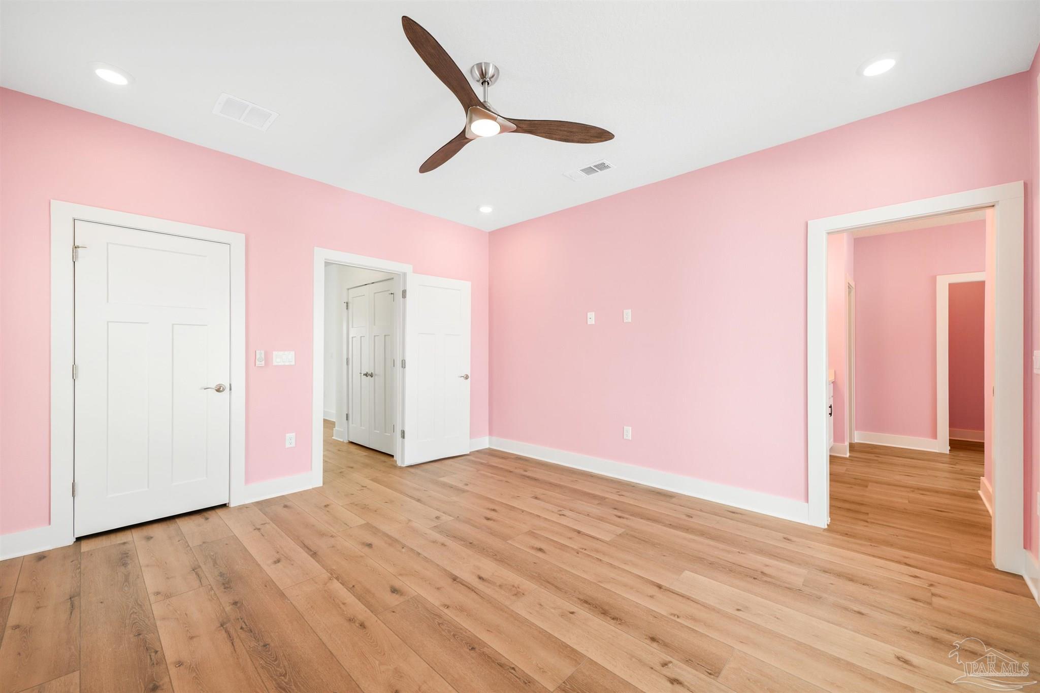 208 Clipper Dr