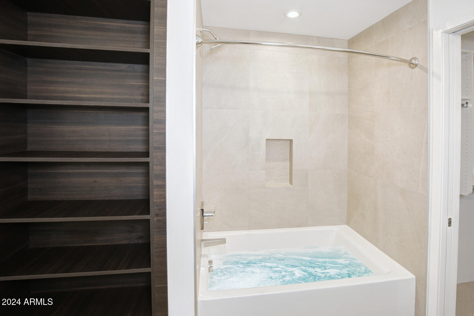 7120 E KIERLAND Boulevard, 520