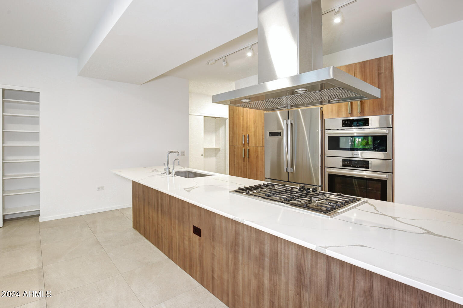 7120 E KIERLAND Boulevard, 520