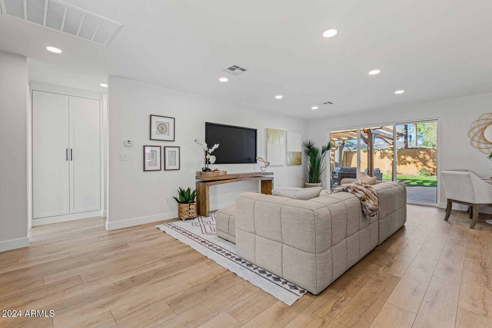 1930 E RANCHO Drive