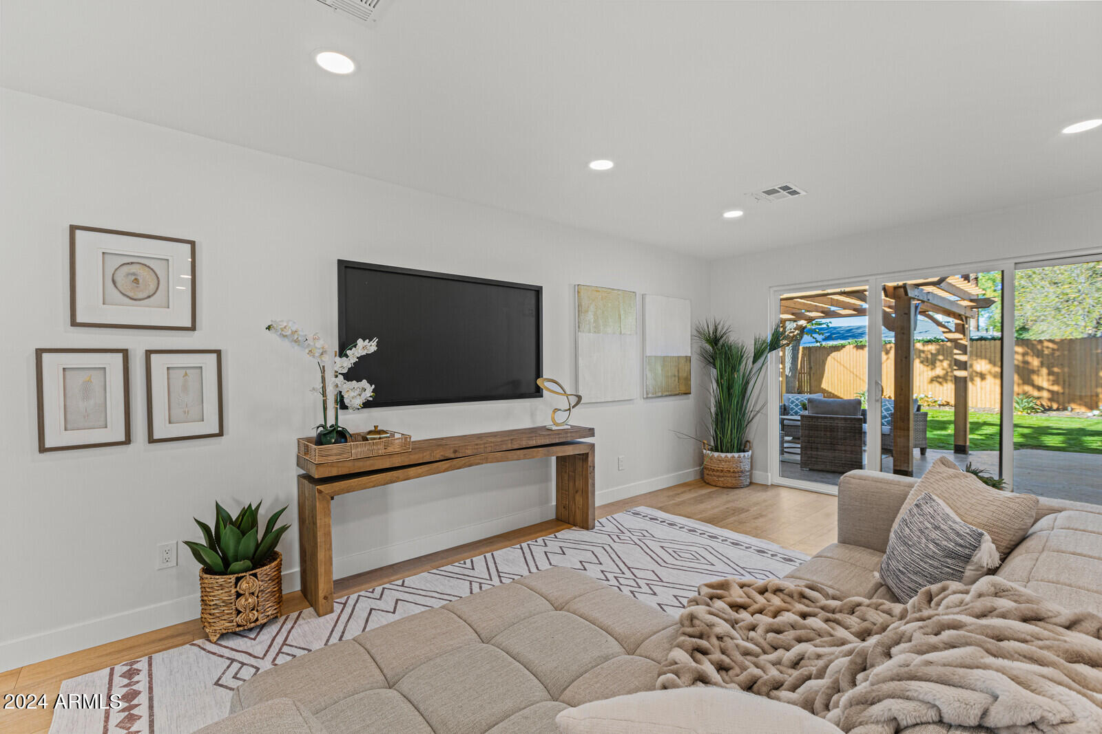1930 E RANCHO Drive