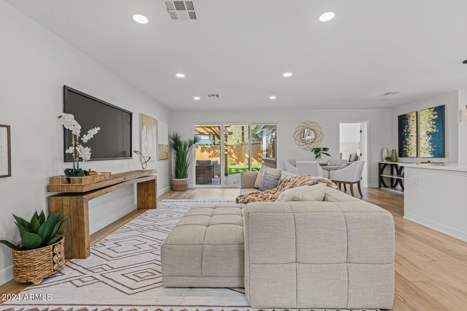 1930 E RANCHO Drive