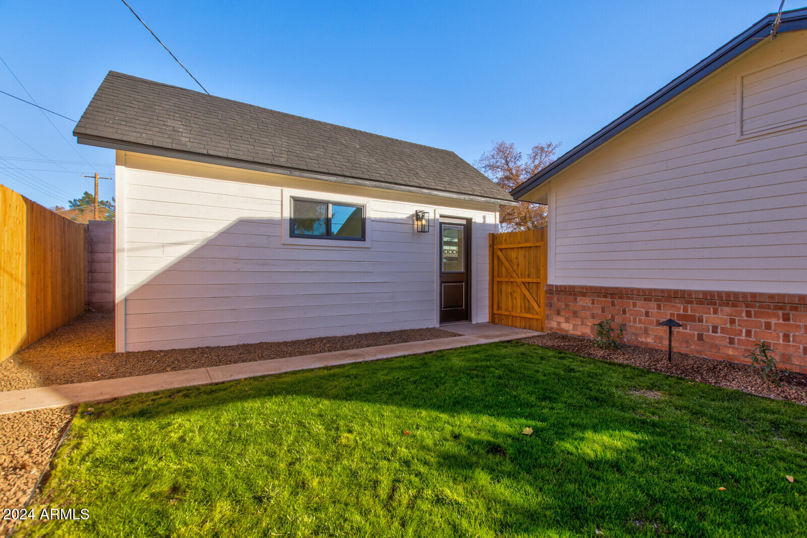 1930 E RANCHO Drive